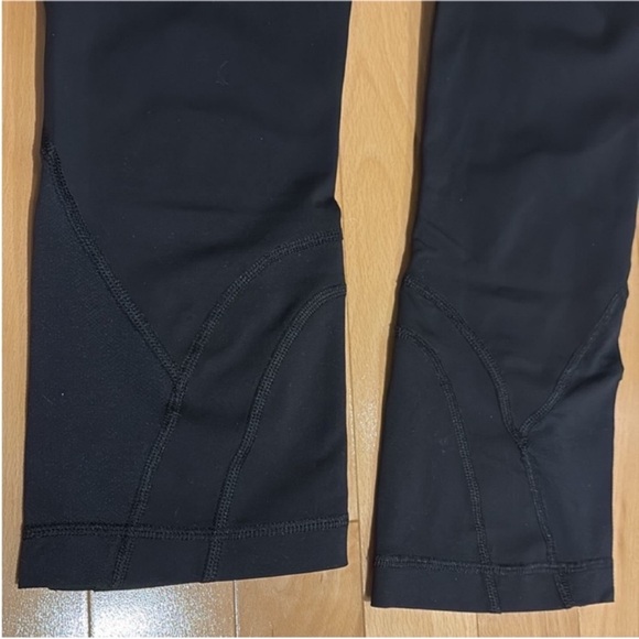Lululemon Active Blue Jacket & Black 21“ Run Inspire Capri Crop Legging - size 8 - Picture 6 of 16